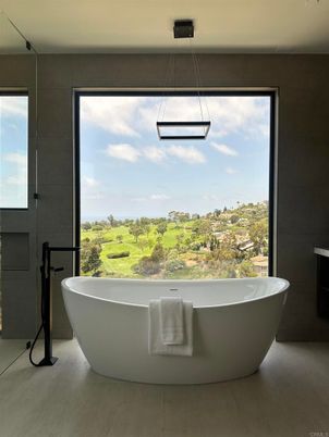 Bathroom, Free Standing Baths, Interior, Pendant Lights