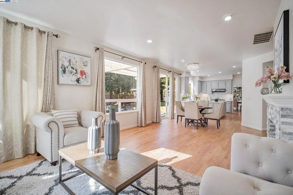 Dining room, Interior, Kitchen, Recessed Lighting, Wood Texture Flooring