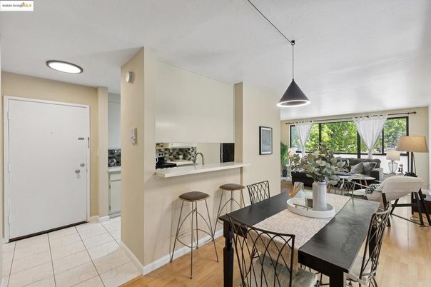 Dining room, Interior, Kitchen, Pendant Lights, Recessed Lighting, Wood Texture Flooring