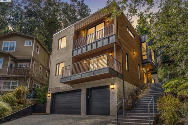 Attached, Exterior, Facade, Modern