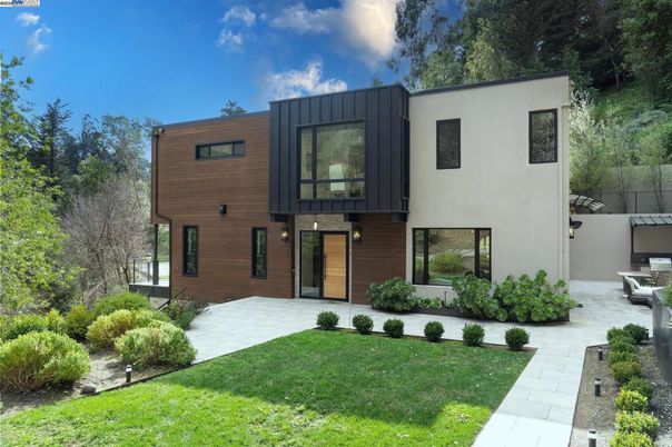 Backyard, Exterior, Facade, Modern