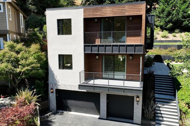Attached, Exterior, Facade, Modern