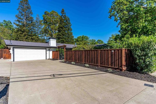 Detached Garage, Exterior