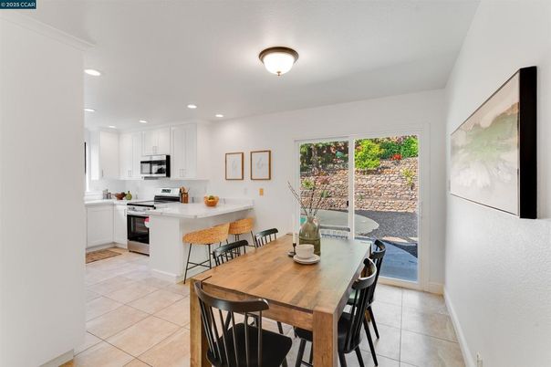Dining room, Interior, Kitchen, Recessed Lighting, Stainless Steel Appliances