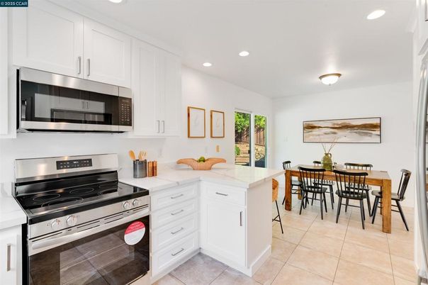 Dining room, Interior, Kitchen, Recessed Lighting, Stainless Steel Appliances