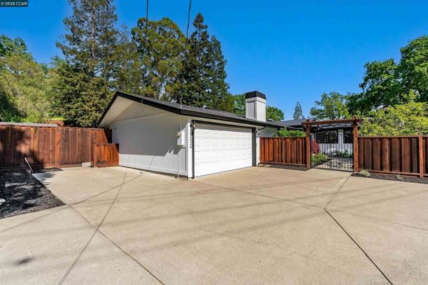 Detached Garage, Exterior