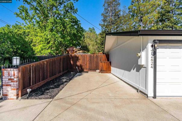 Detached Garage, Exterior