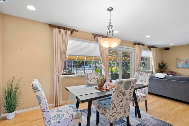 Dining room, Interior, Living room, Pendant Lights, Recessed Lighting, Wood Texture Flooring