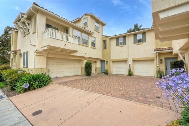 Attached, Exterior, Facade, Mediterranean
