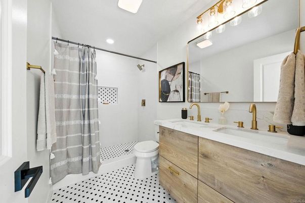 Bathroom, Dual Sink Vanities, Interior, Recessed Lighting