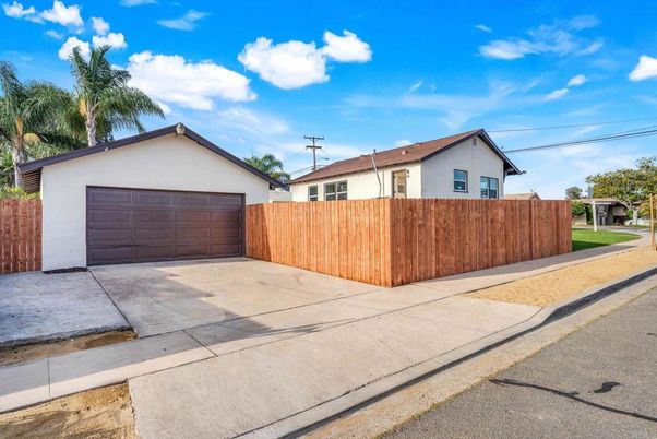 Detached Garage, Exterior