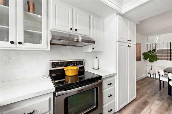 Dining room, Interior, Kitchen, Stainless Steel Appliances, Wood Texture Flooring