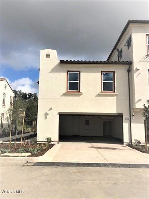 Attached, Exterior, Facade, Mediterranean