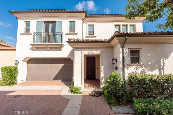Attached, Exterior, Facade, Mediterranean