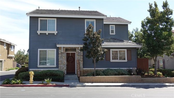 Exterior, Facade, Raised Ranch