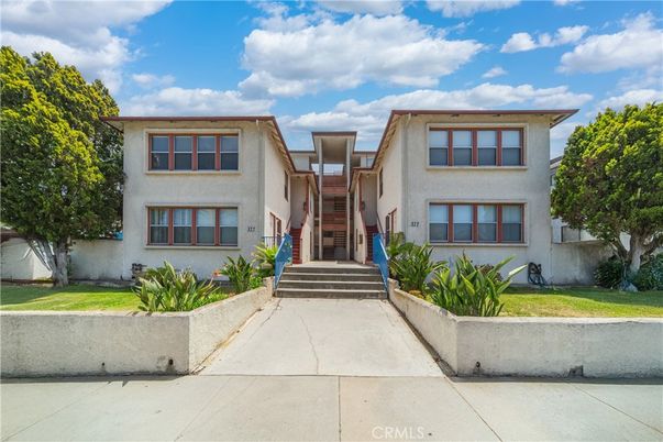 Exterior, Facade, Modern