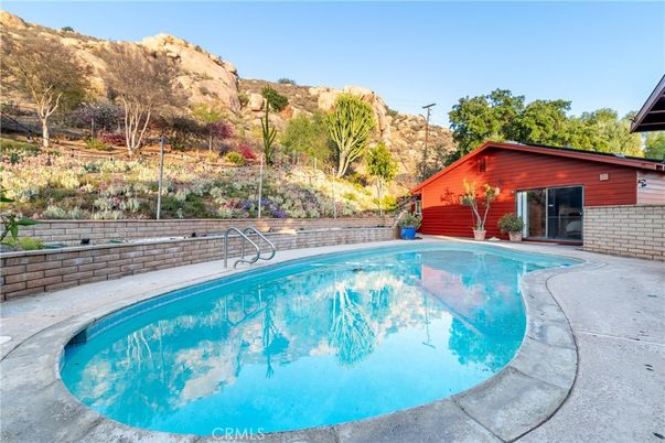 Exterior, Pool