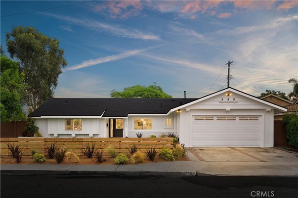 Attached, Exterior, Facade, Ranch