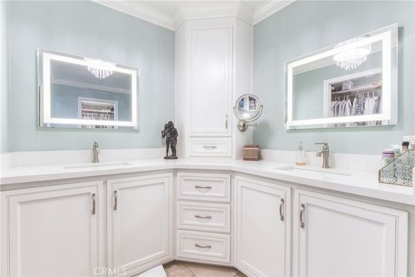 Bathroom, Dual Sink Vanities, Interior