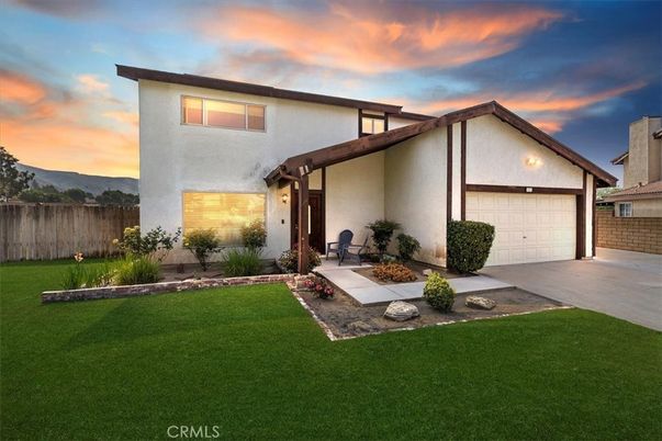 Attached, Backyard, Exterior, Facade, Modern