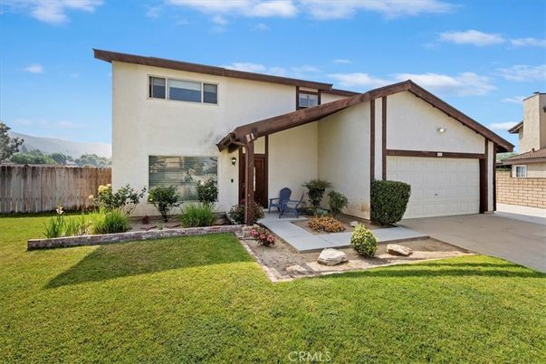 Attached, Backyard, Exterior, Facade, Modern