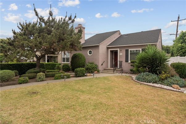 Backyard, Exterior, Facade, Ranch