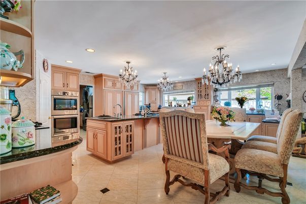 Chandelier, Dining room, Interior, Kitchen, Recessed Lighting, Stainless Steel Appliances