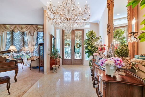 Chandelier, Interior, Piano, Recessed Lighting