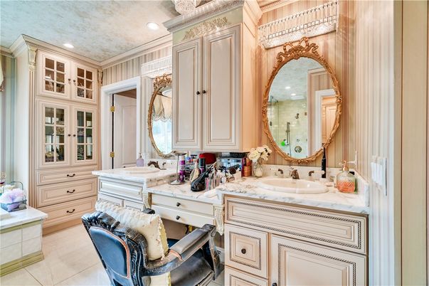 Bathroom, Interior, Recessed Lighting