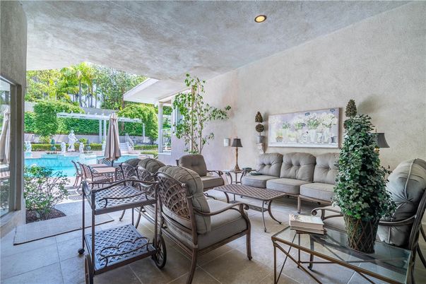 Exterior, Living room, Pool, Recessed Lighting