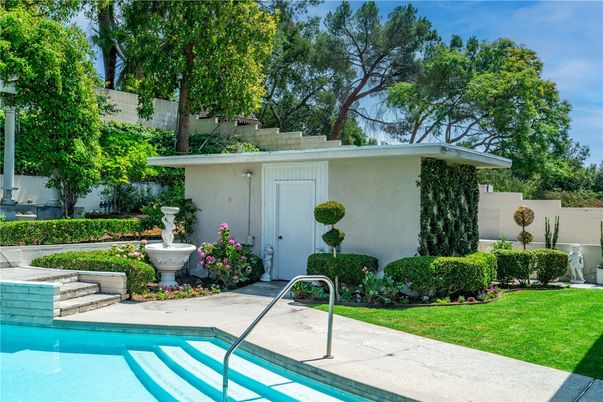 Exterior, Pool
