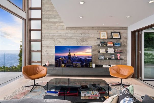 Interior, Living room, Recessed Lighting, Stone Walls, Water