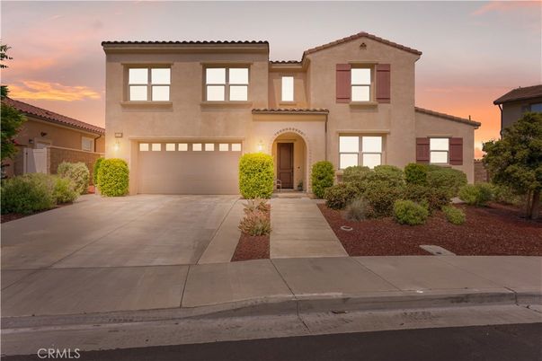 Attached, Exterior, Facade, Mediterranean