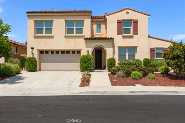 Attached, Exterior, Facade, Mediterranean