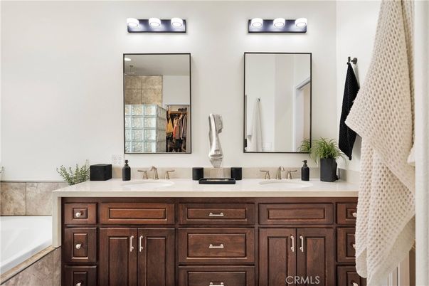 Bathroom, Dual Sink Vanities, Interior