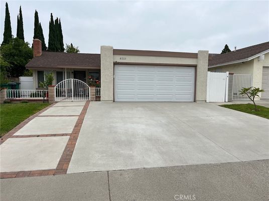 Attached, Exterior, Facade, Ranch