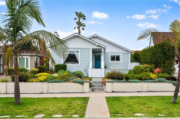 Backyard, Exterior, Facade, Farmhouse