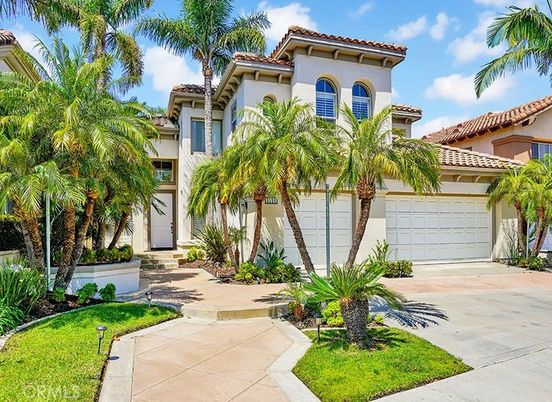 Attached, Exterior, Facade, Mediterranean