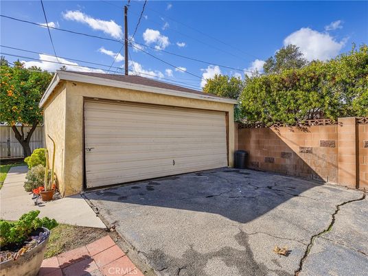 Detached Garage, Exterior