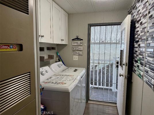 Interior, Washer, Wood Texture Flooring