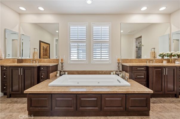 Bathroom, Dual Sink Vanities, Interior, Recessed Lighting