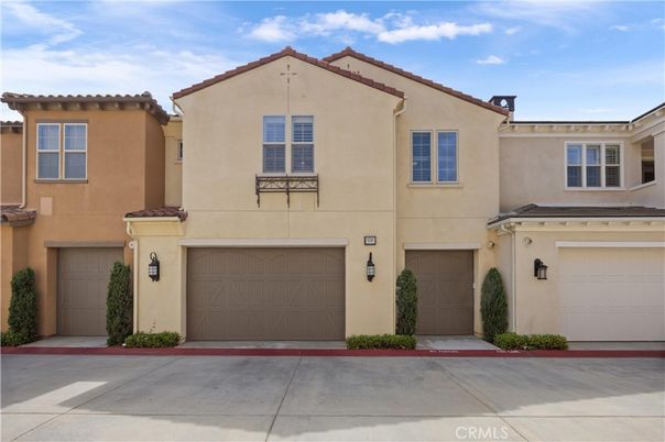 Attached, Exterior, Facade, Mediterranean