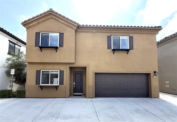 Attached, Exterior, Facade, Mediterranean