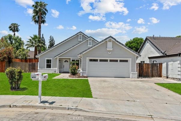 Attached, Exterior, Facade, American Craftsman