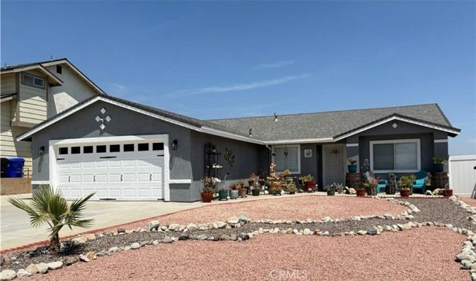 Attached, Exterior, Facade, Ranch