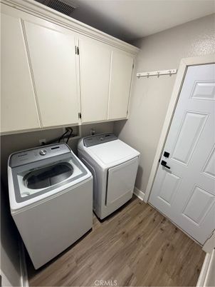 Interior, Washer, Wood Texture Flooring