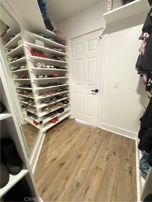 Interior, Walk-in Closets, Wood Texture Flooring