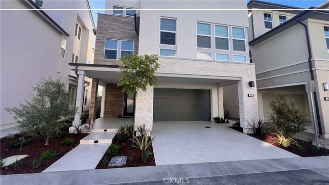 Attached, Exterior, Facade, Modern