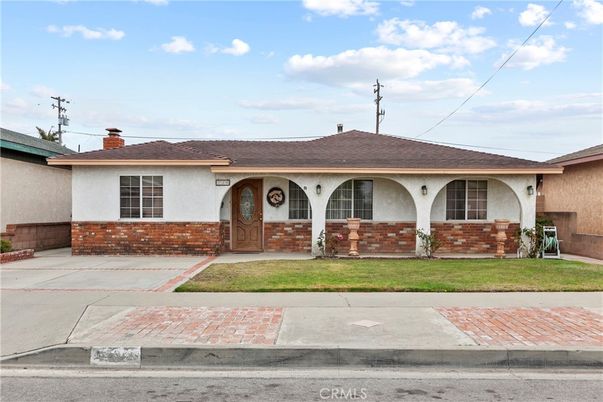Exterior, Facade, Brick Facade, Ranch