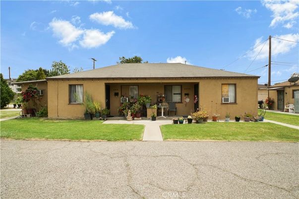 Backyard, Exterior, Facade, Ranch